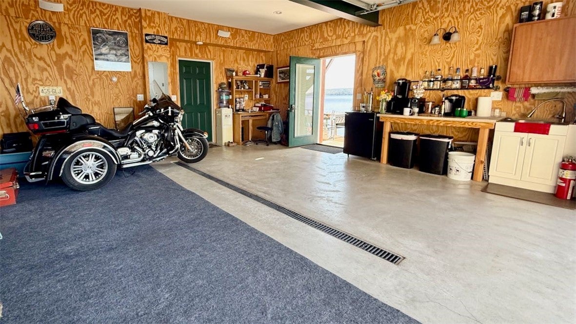 King Ferry, New York, 13081, United States, ,3 BathroomsBathrooms,Residential,Active,1798177