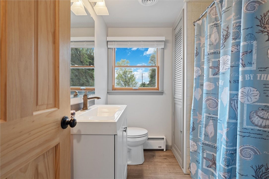 King Ferry, New York, 13081, United States, ,3 BathroomsBathrooms,Residential,Active,1798177