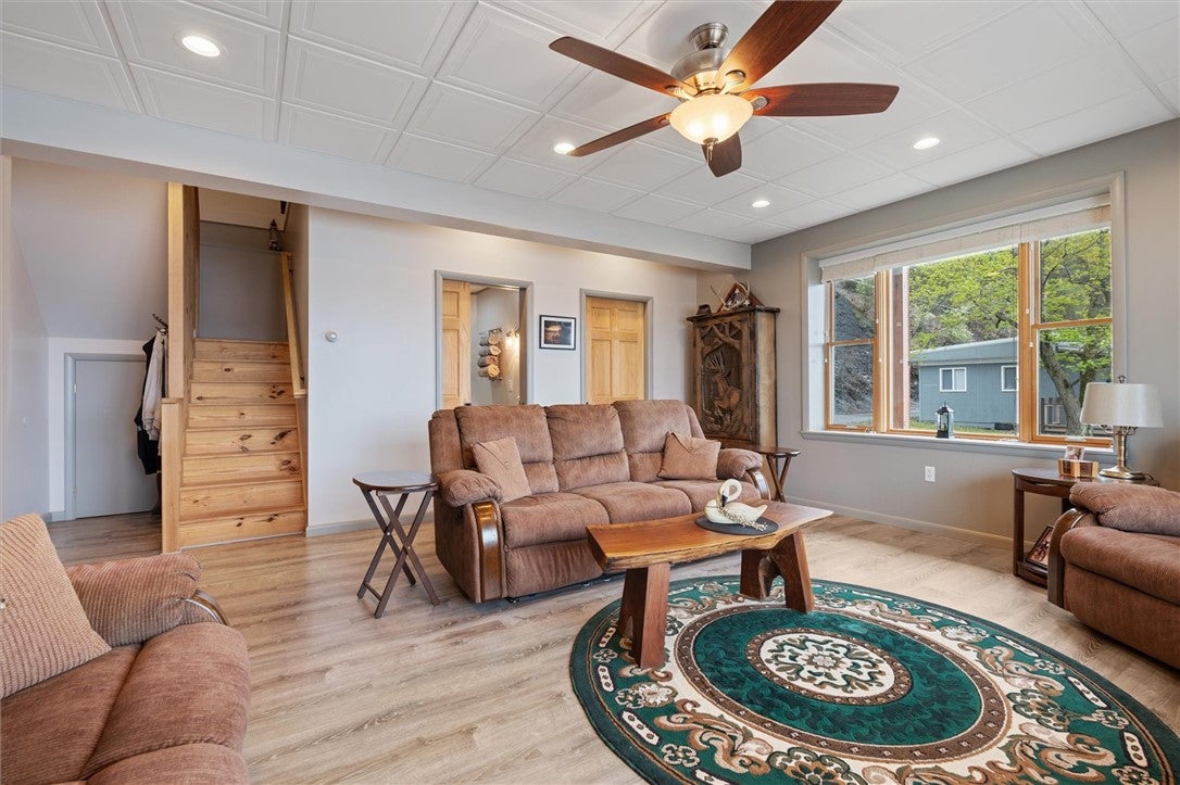 King Ferry, New York, 13081, United States, ,3 BathroomsBathrooms,Residential,Active,1798177