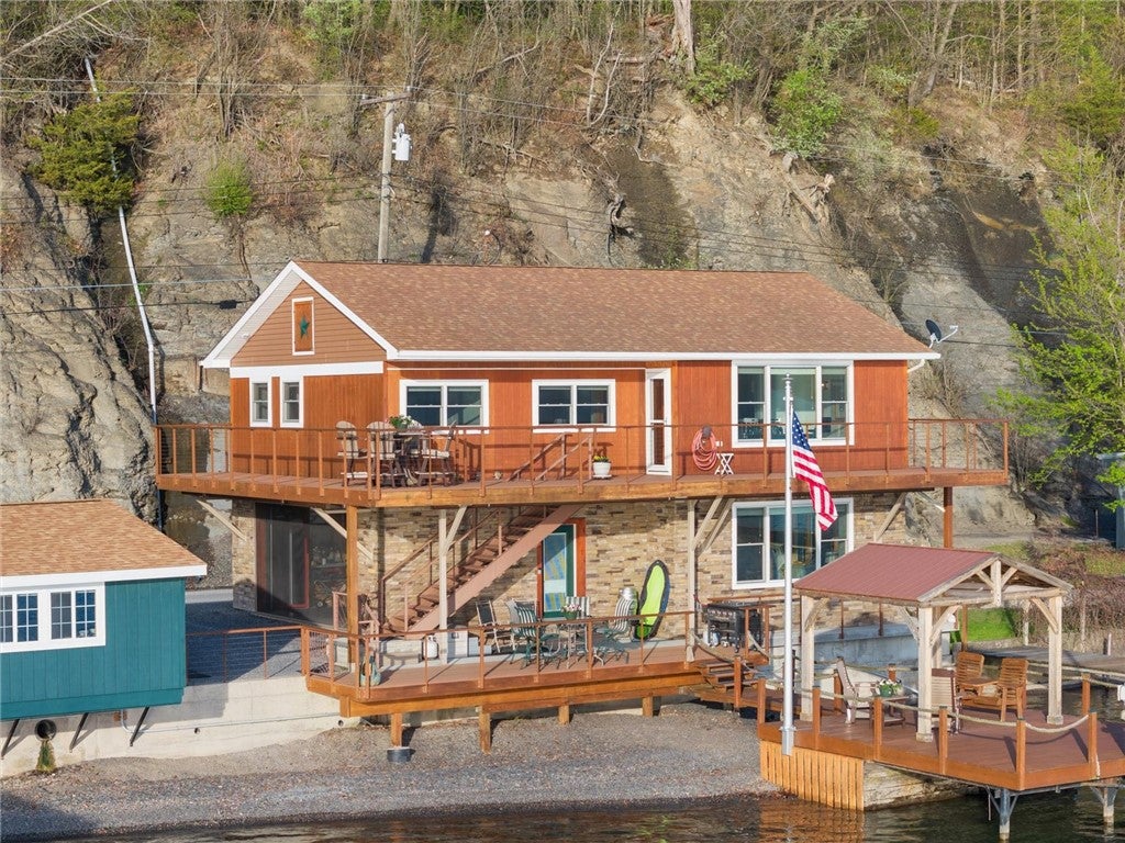 King Ferry, New York, 13081, United States, ,3 BathroomsBathrooms,Residential,Active,1798177