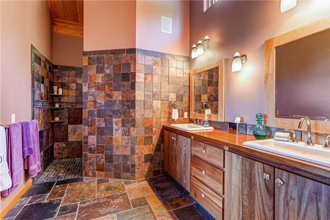 Hammondsport, New York, 14840, United States, 4 Bedrooms Bedrooms, ,5 BathroomsBathrooms,Residential,Active,1824033