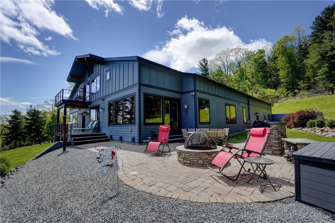 Hammondsport, New York, 14840, United States, 4 Bedrooms Bedrooms, ,5 BathroomsBathrooms,Residential,Active,1824033