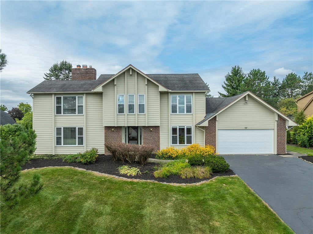 37 MUIRFIELD CT, PITTSFORD, NY 14534, photo 1 of 50