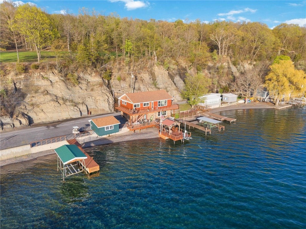King Ferry, New York, 13081, United States, ,3 BathroomsBathrooms,Residential,Active,1798177