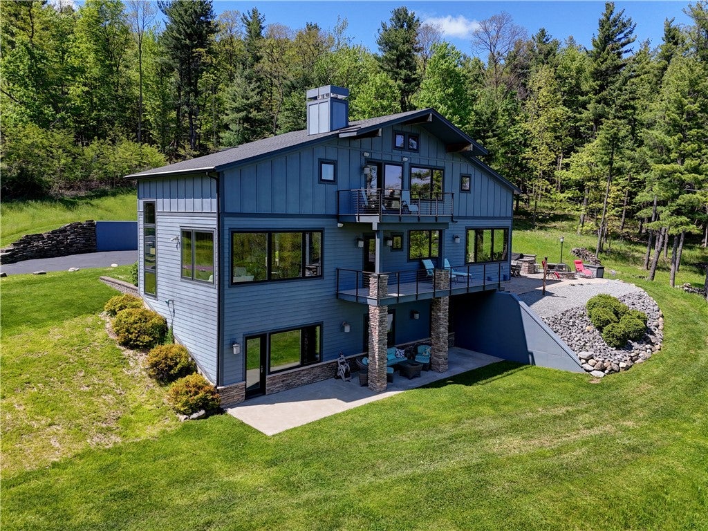Hammondsport, New York, 14840, United States, 4 Bedrooms Bedrooms, ,5 BathroomsBathrooms,Residential,Active,1824033