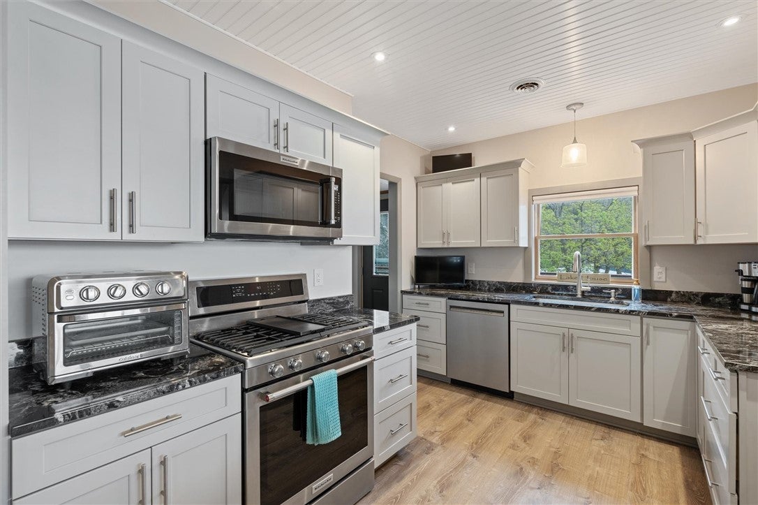 King Ferry, New York, 13081, United States, ,3 BathroomsBathrooms,Residential,Active,1798177