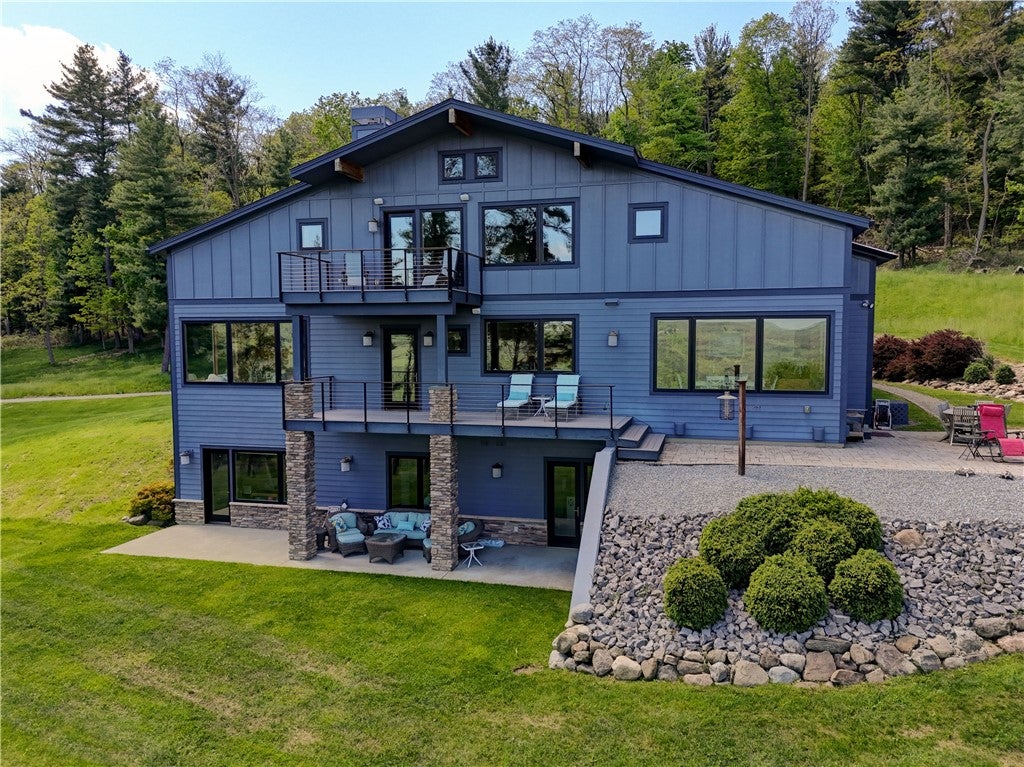 Hammondsport, New York, 14840, United States, 4 Bedrooms Bedrooms, ,5 BathroomsBathrooms,Residential,Active,1824033