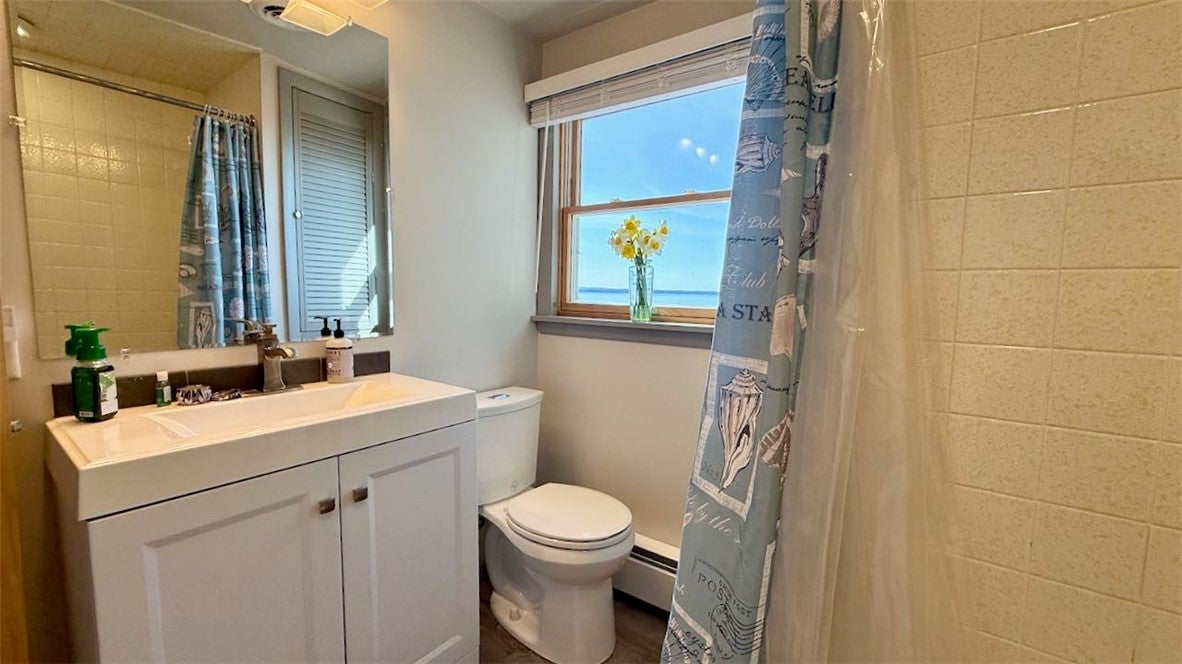King Ferry, New York, 13081, United States, ,3 BathroomsBathrooms,Residential,Active,1798177