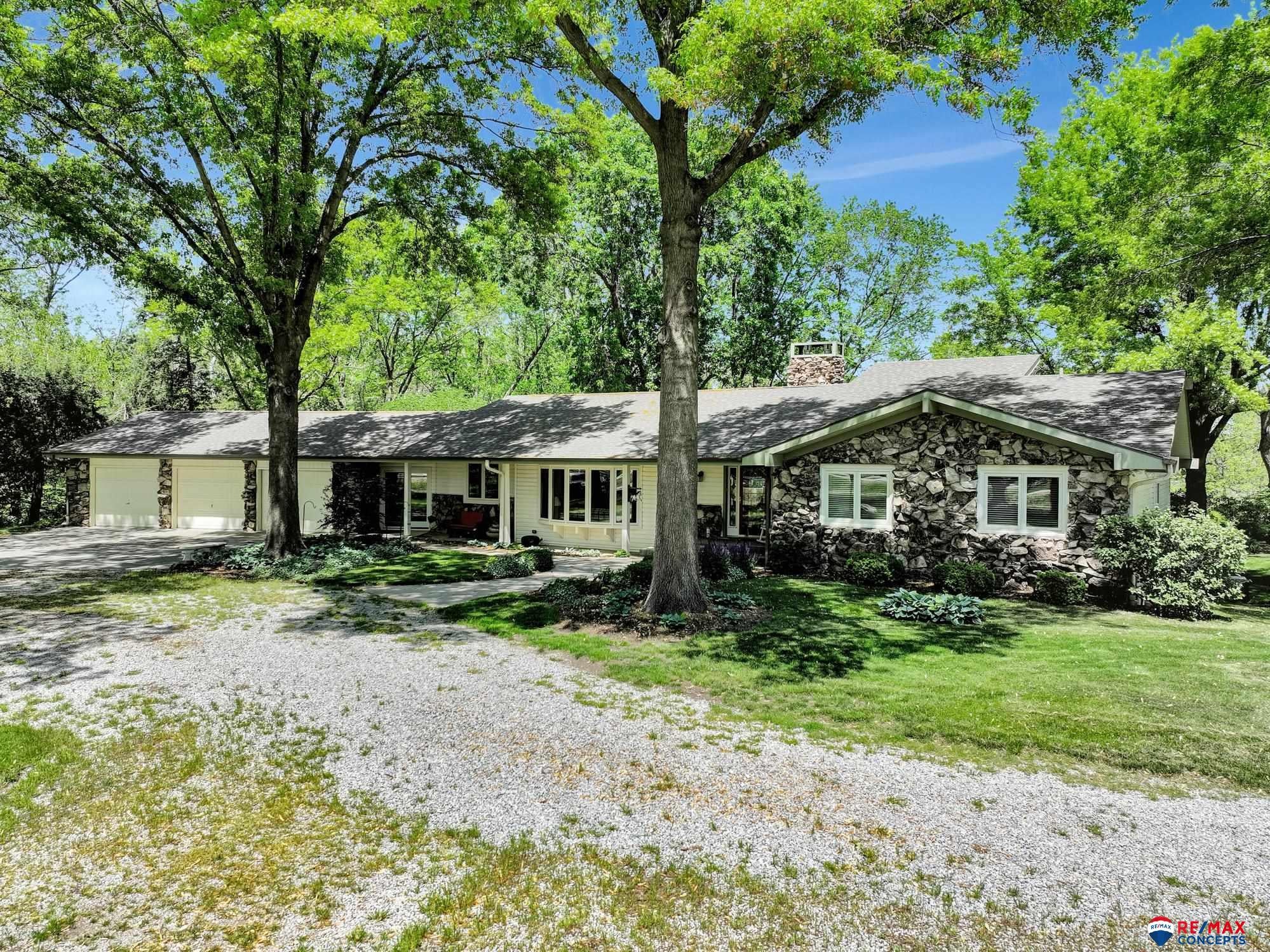 Lincoln, Nebraska, 68520, United States, 3 Bedrooms Bedrooms, ,5 BathroomsBathrooms,Residential,Active,1820460