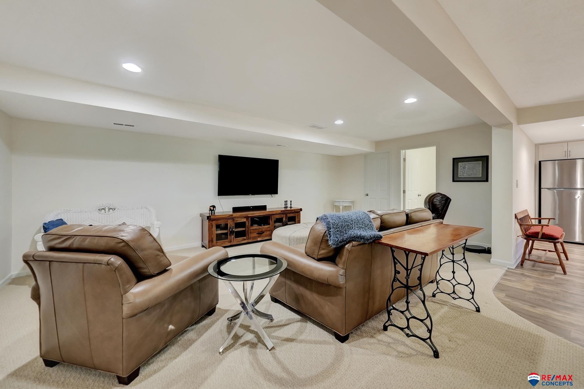 Lincoln, Nebraska, 68520, United States, 3 Bedrooms Bedrooms, ,5 BathroomsBathrooms,Residential,Active,1820460