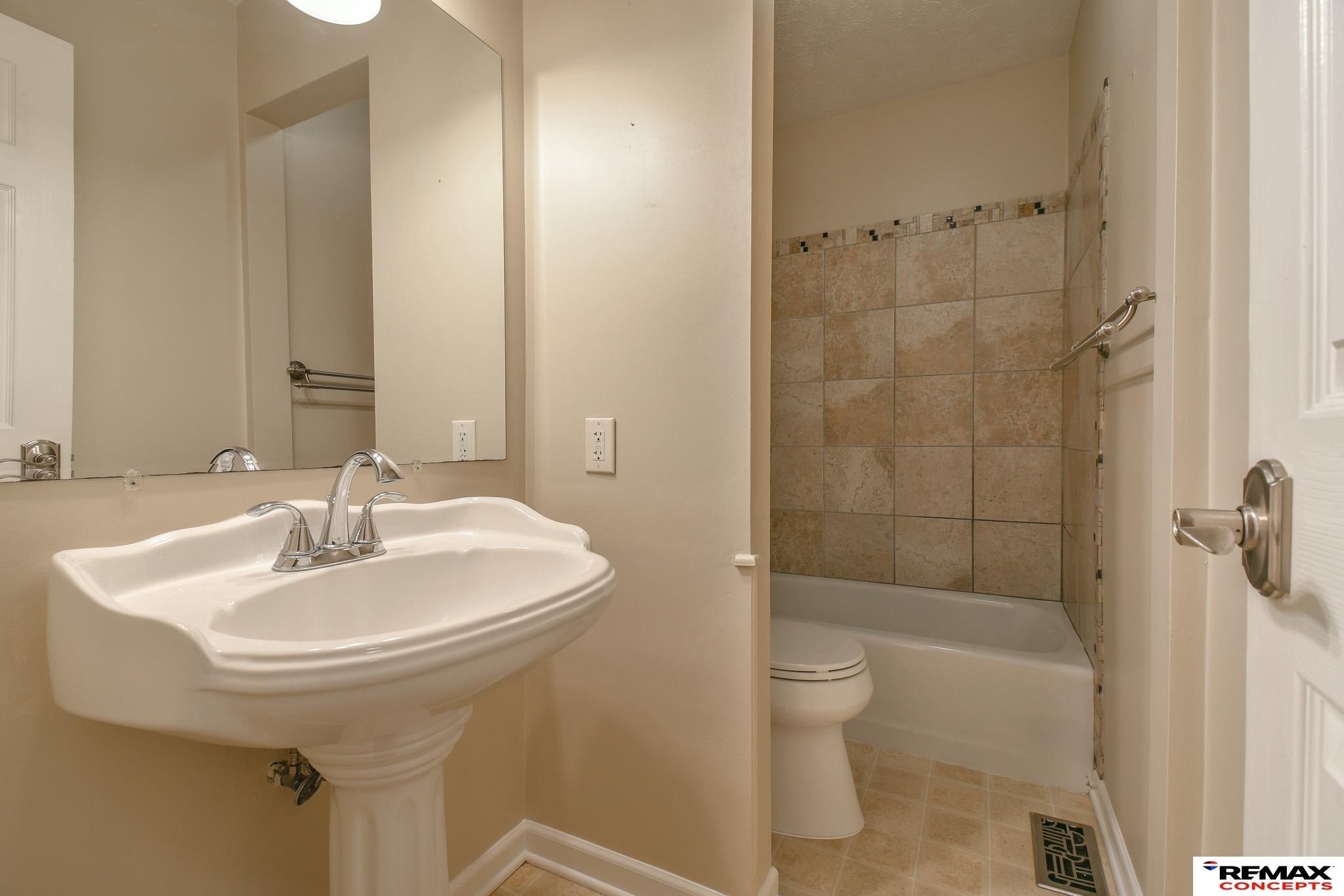 Lincoln, Nebraska, 68523, United States, 5 Bedrooms Bedrooms, ,5 BathroomsBathrooms,Residential,Active,1884993