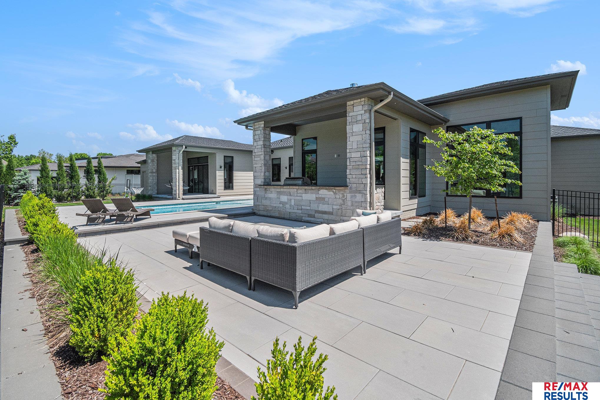 Elkhorn, Nebraska, 68022, United States, 5 Bedrooms Bedrooms, ,7 BathroomsBathrooms,Residential,Pending,1953673