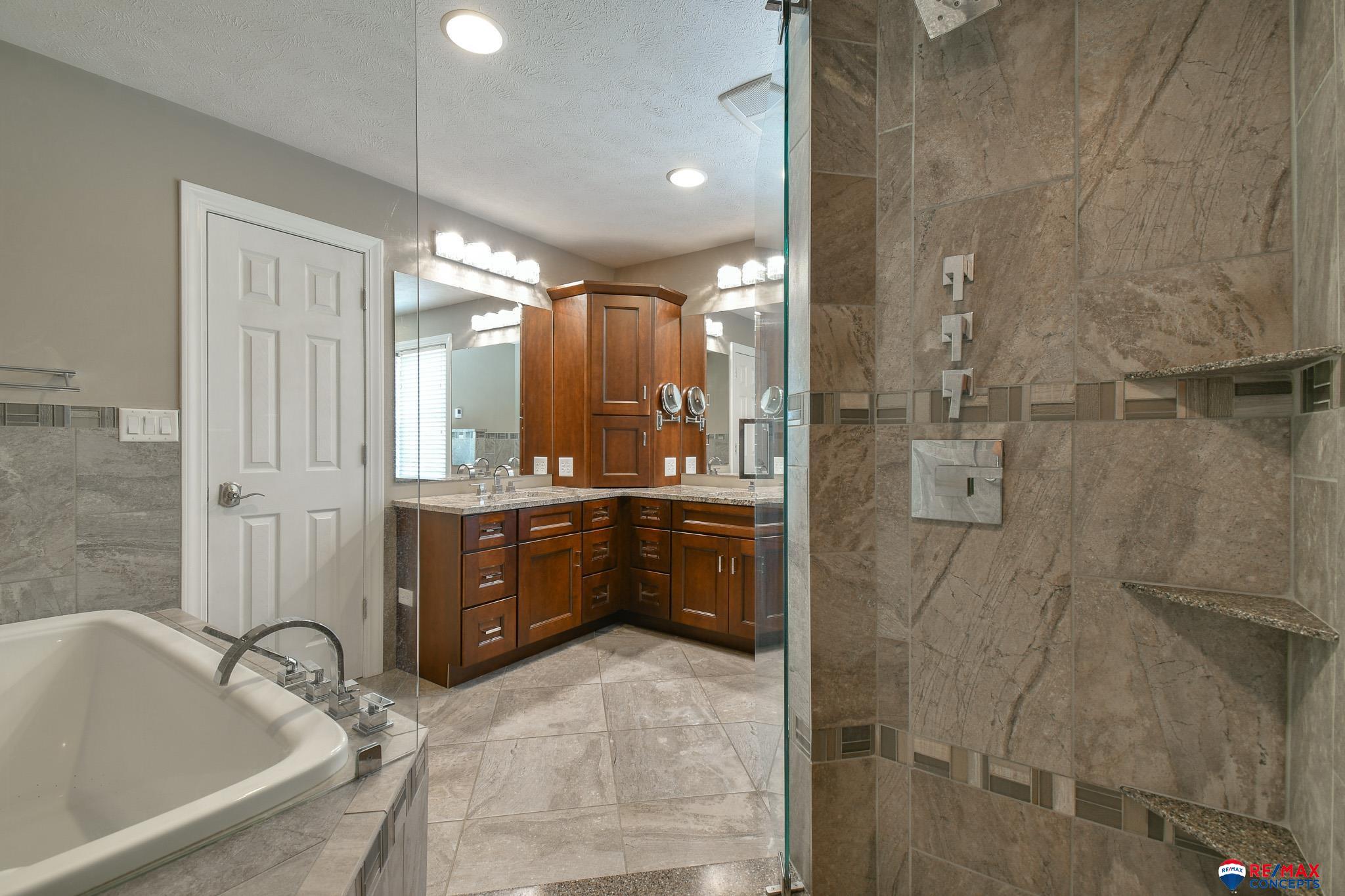 Lincoln, Nebraska, 68523, United States, 5 Bedrooms Bedrooms, ,5 BathroomsBathrooms,Residential,Active,1884993