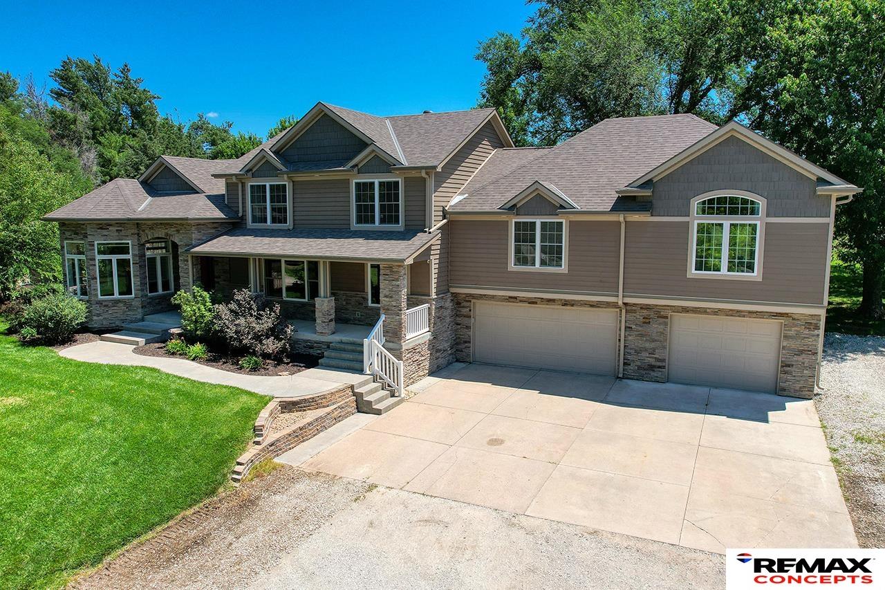 Lincoln, Nebraska, 68523, United States, 5 Bedrooms Bedrooms, ,5 BathroomsBathrooms,Residential,Active,1884993