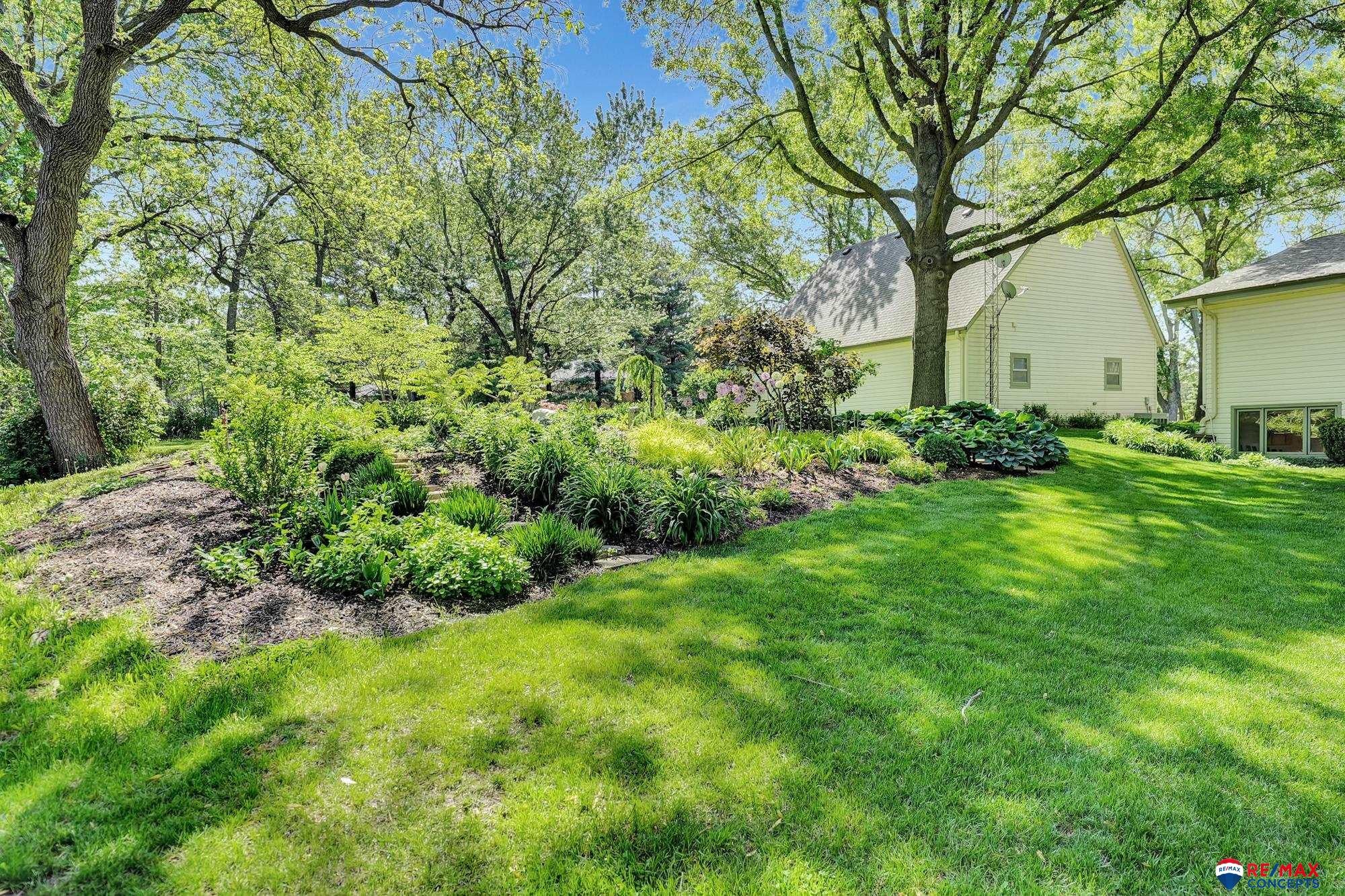 Lincoln, Nebraska, 68520, United States, 3 Bedrooms Bedrooms, ,5 BathroomsBathrooms,Residential,Active,1820460