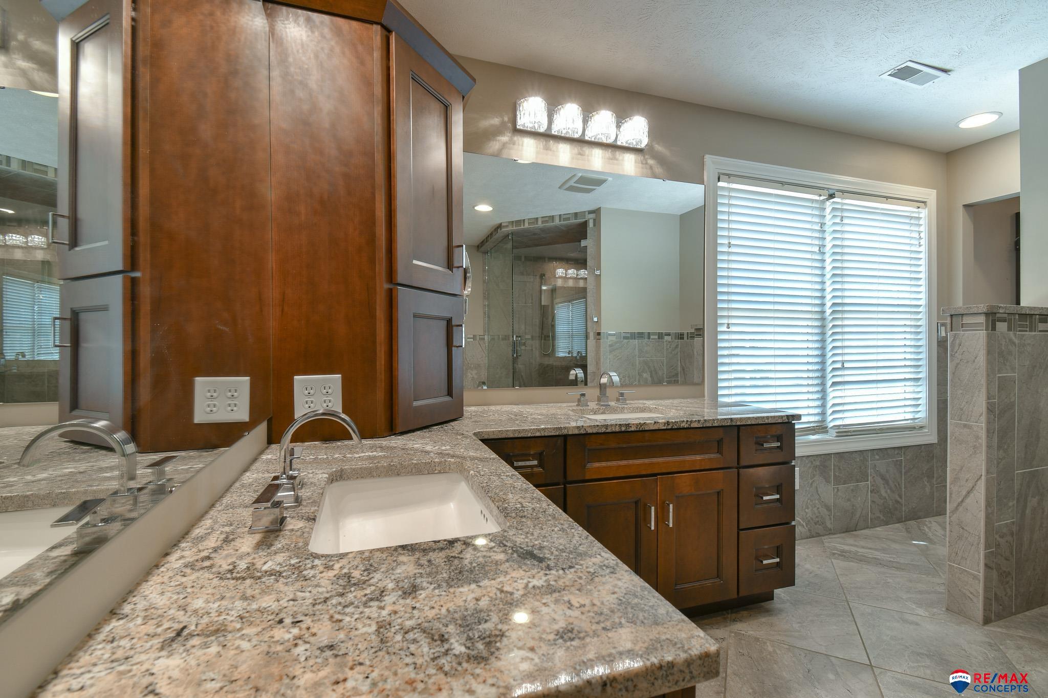 Lincoln, Nebraska, 68523, United States, 5 Bedrooms Bedrooms, ,5 BathroomsBathrooms,Residential,Active,1884993