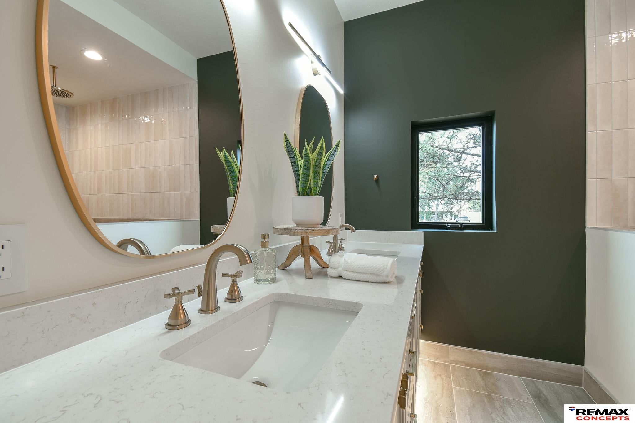 Denton, Nebraska, 68339, United States, 4 Bedrooms Bedrooms, ,5 BathroomsBathrooms,Residential,Active,1993967