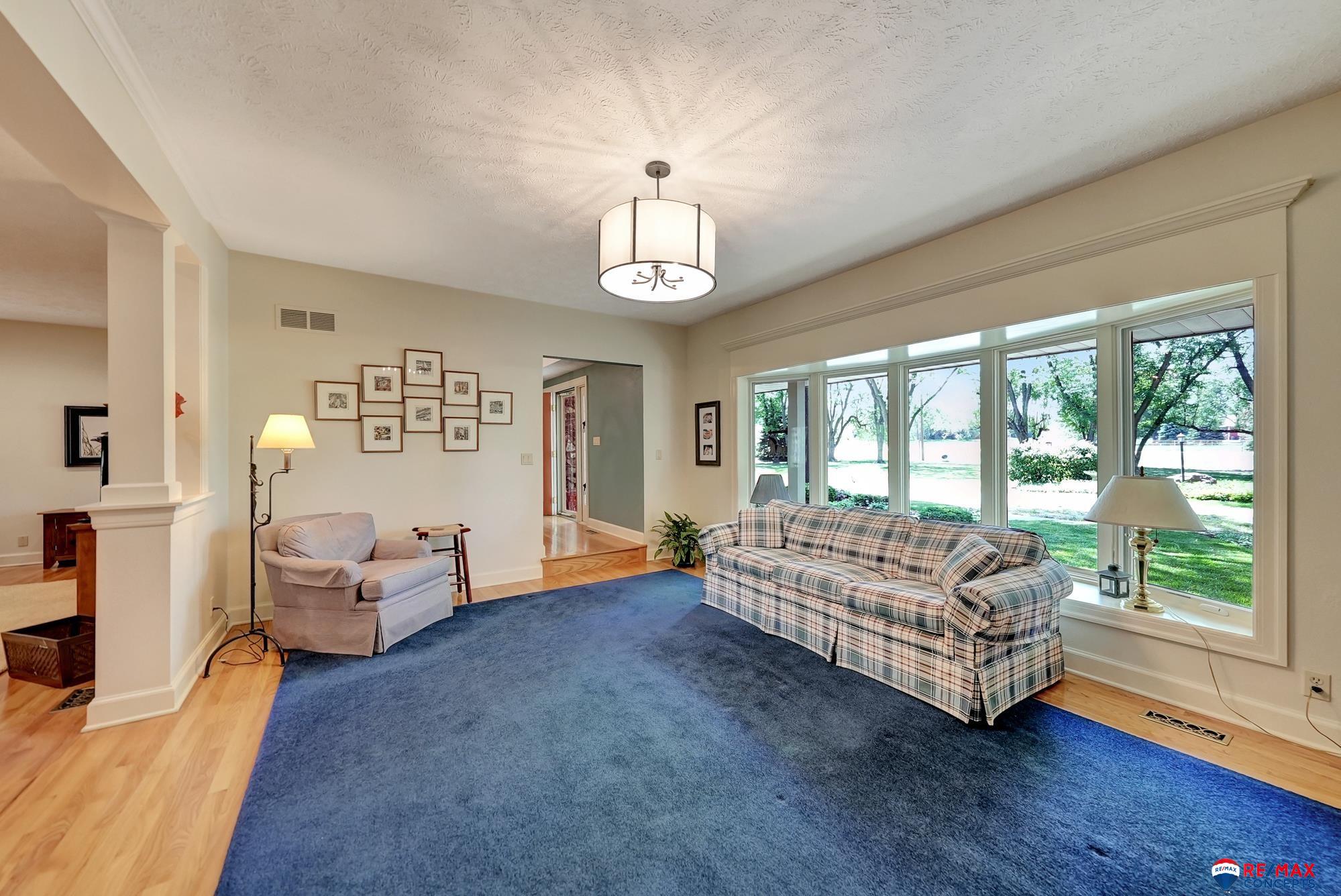 Lincoln, Nebraska, 68520, United States, 3 Bedrooms Bedrooms, ,5 BathroomsBathrooms,Residential,Active,1820460