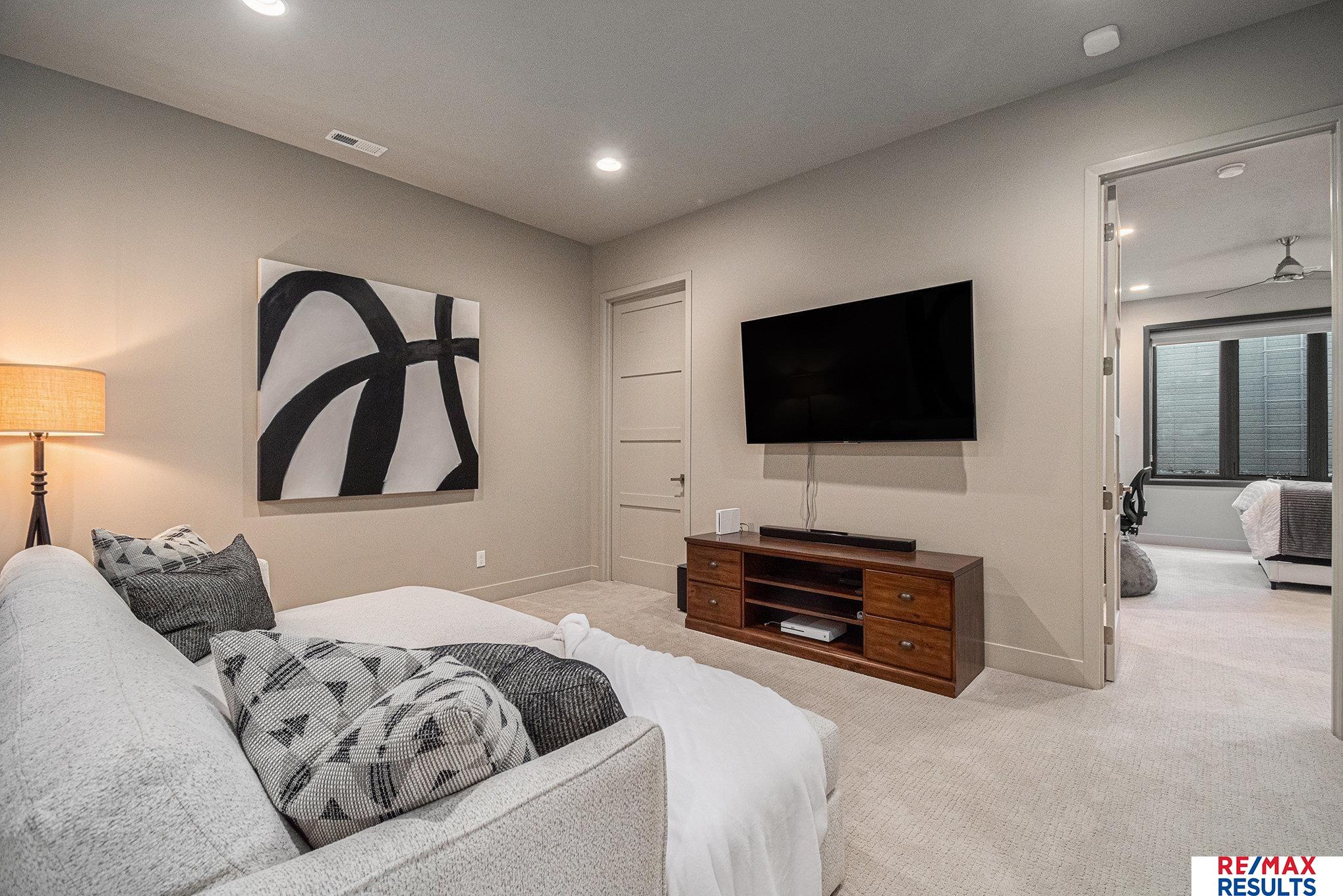 Elkhorn, Nebraska, 68022, United States, 5 Bedrooms Bedrooms, ,7 BathroomsBathrooms,Residential,Pending,1953673