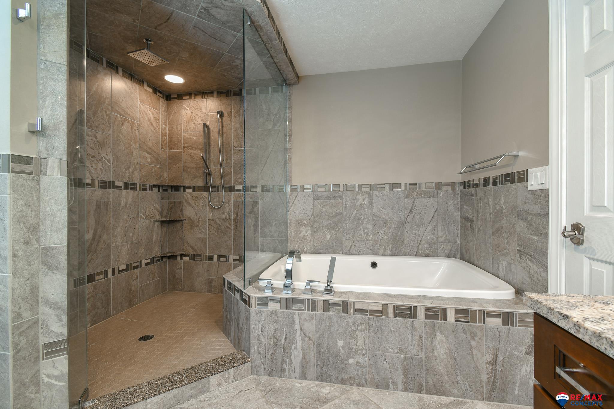 Lincoln, Nebraska, 68523, United States, 5 Bedrooms Bedrooms, ,5 BathroomsBathrooms,Residential,Active,1884993