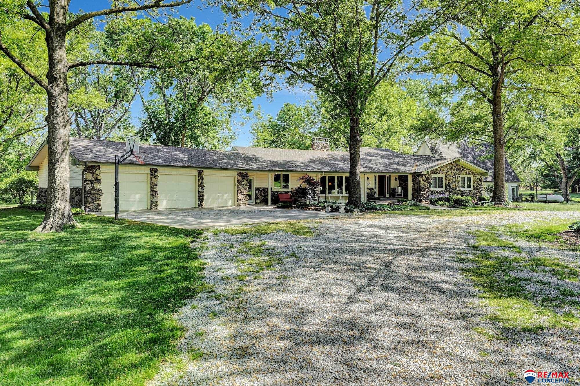Lincoln, Nebraska, 68520, United States, 3 Bedrooms Bedrooms, ,5 BathroomsBathrooms,Residential,Active,1820460