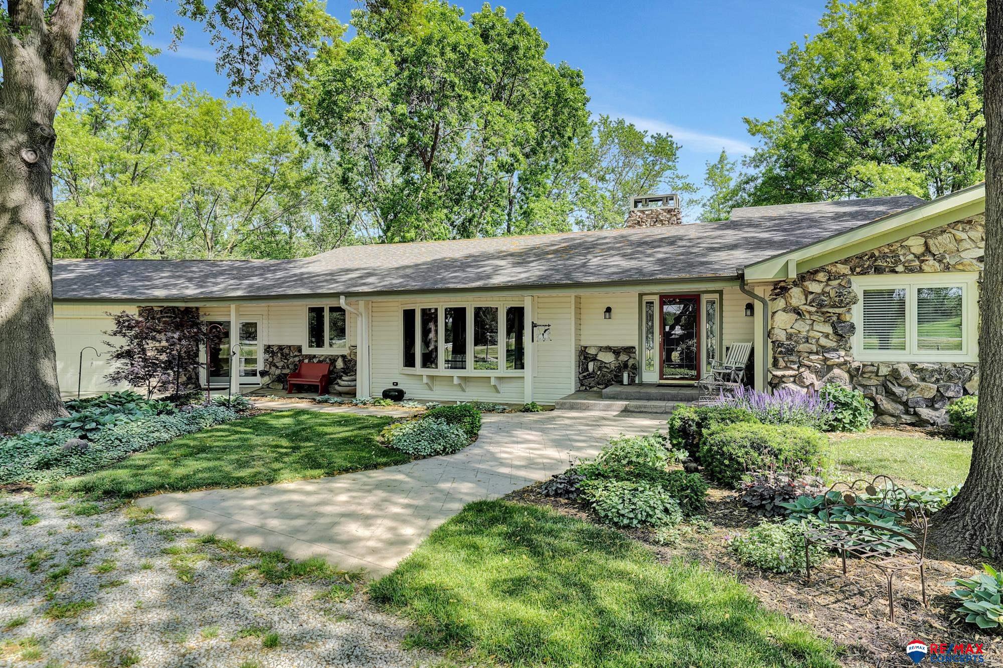 Lincoln, Nebraska, 68520, United States, 3 Bedrooms Bedrooms, ,5 BathroomsBathrooms,Residential,Active,1820460