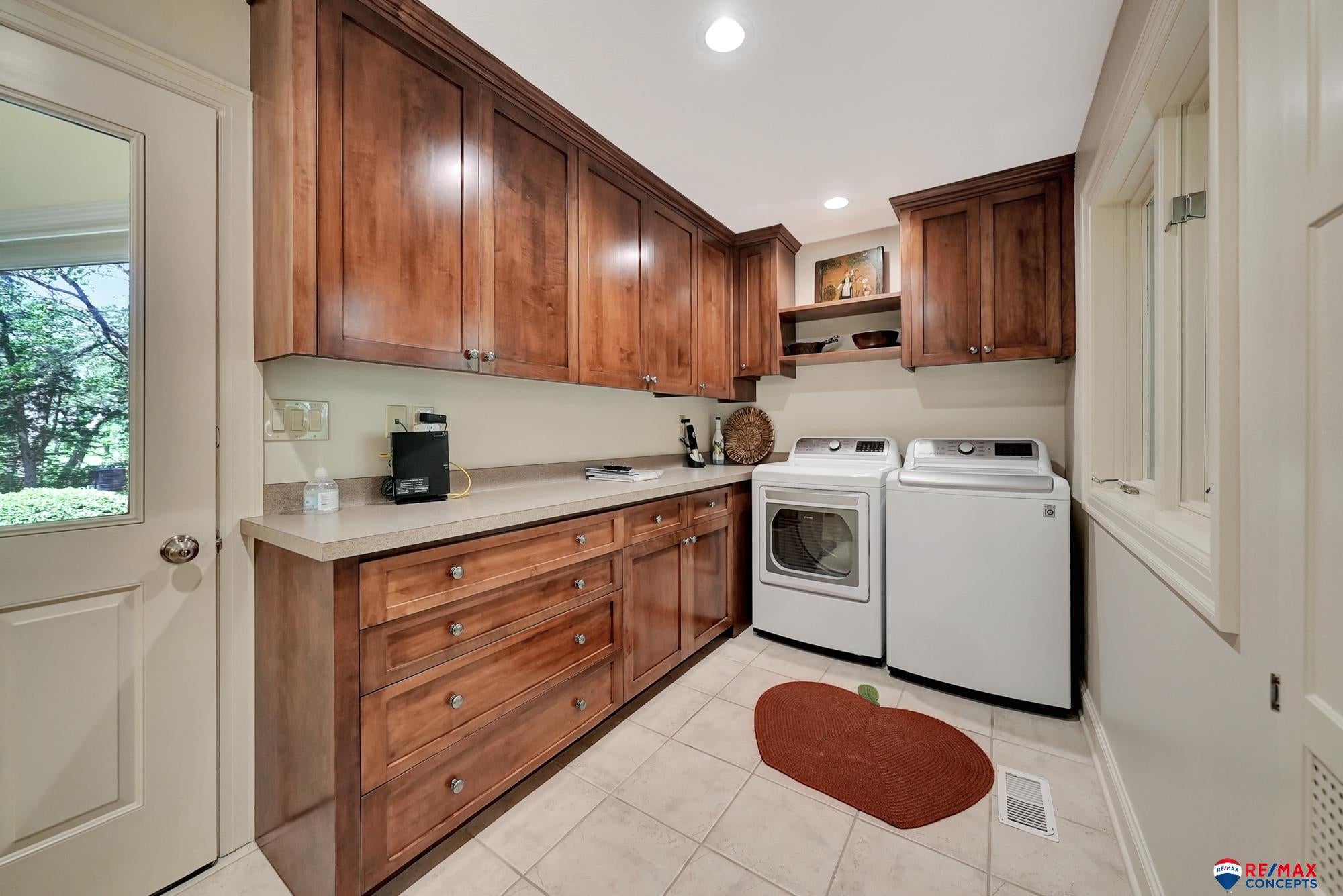 Lincoln, Nebraska, 68520, United States, 3 Bedrooms Bedrooms, ,5 BathroomsBathrooms,Residential,Active,1820460