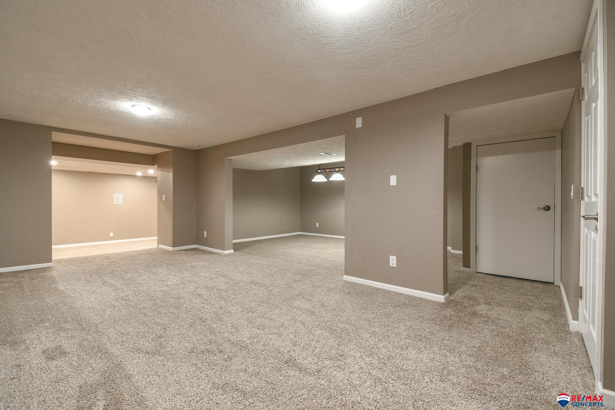 Lincoln, Nebraska, 68523, United States, 5 Bedrooms Bedrooms, ,5 BathroomsBathrooms,Residential,Active,1884993