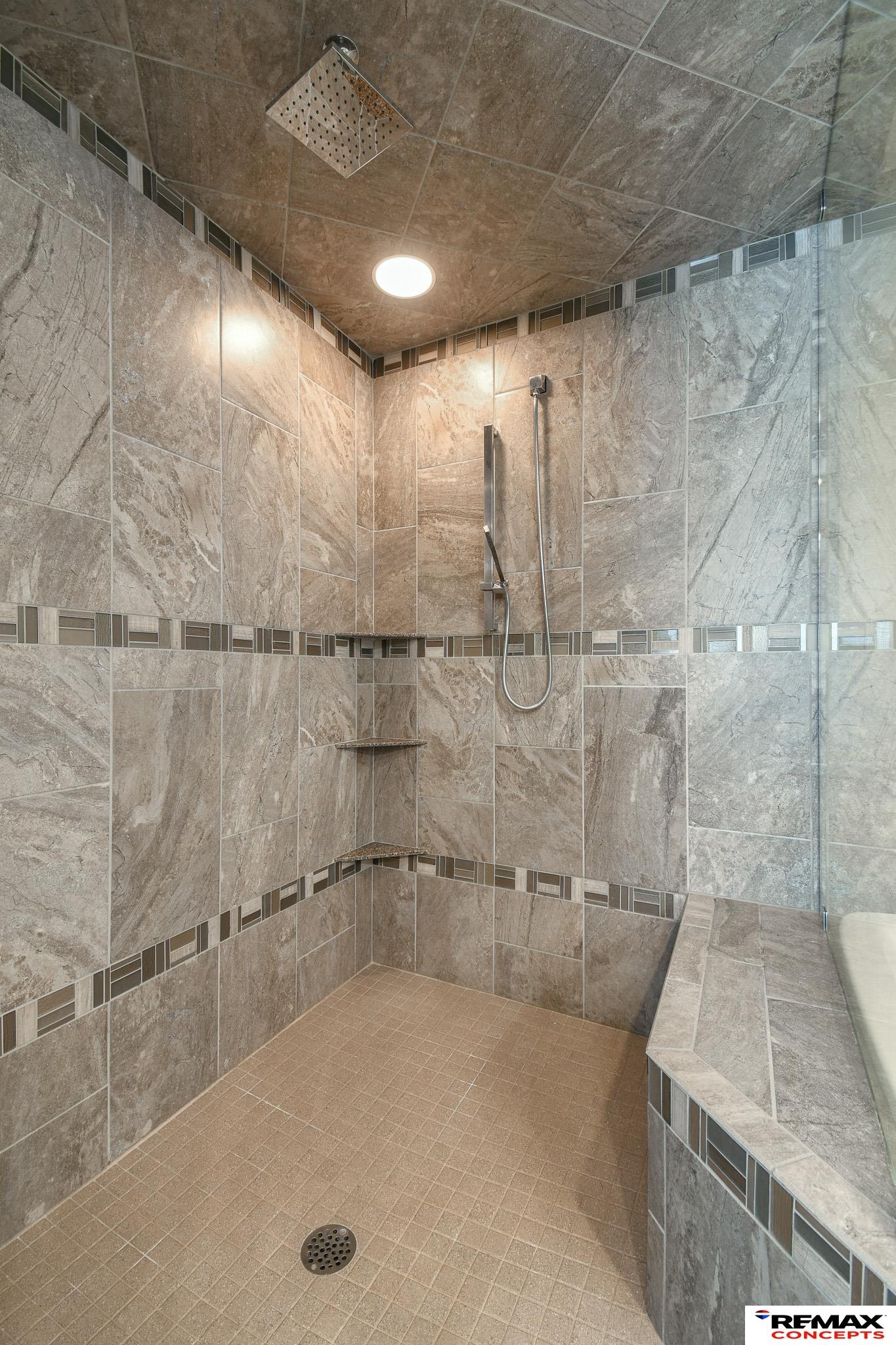 Lincoln, Nebraska, 68523, United States, 5 Bedrooms Bedrooms, ,5 BathroomsBathrooms,Residential,Active,1884993