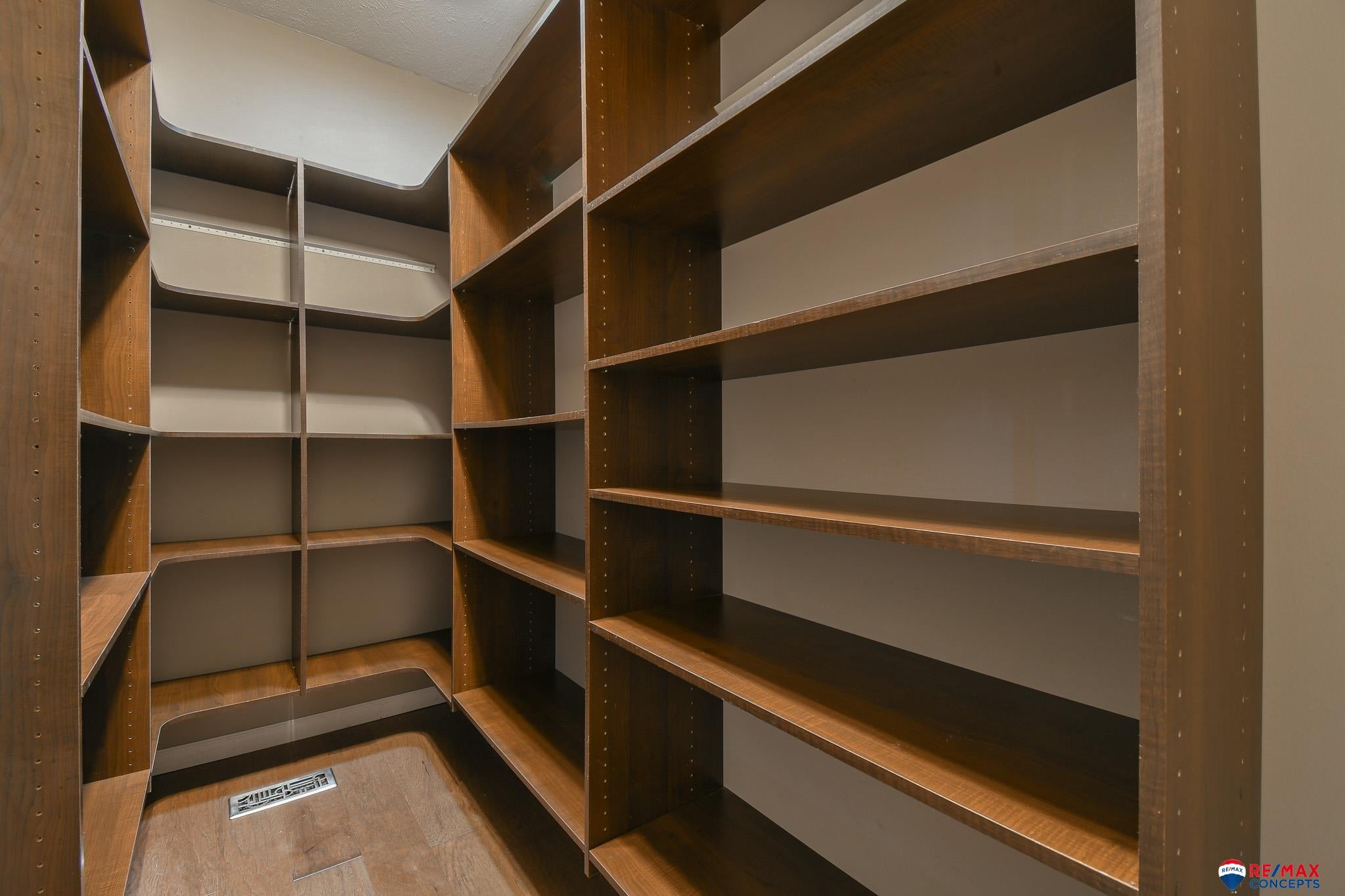 Lincoln, Nebraska, 68523, United States, 5 Bedrooms Bedrooms, ,5 BathroomsBathrooms,Residential,Active,1884993