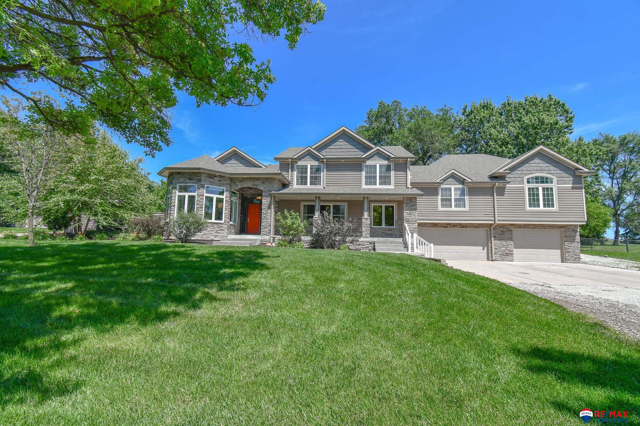 Lincoln, Nebraska, 68523, United States, 5 Bedrooms Bedrooms, ,5 BathroomsBathrooms,Residential,Active,1884993