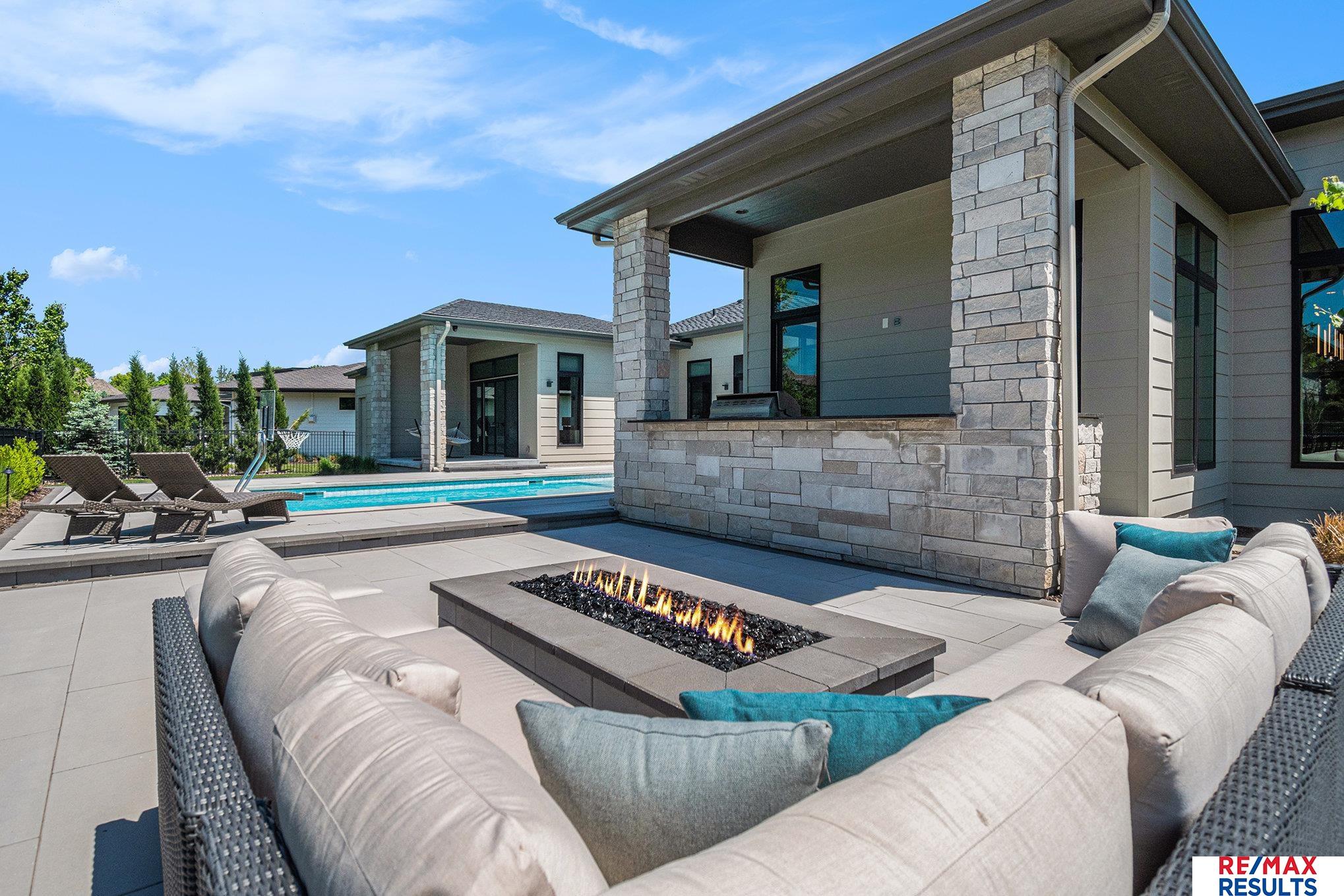 Elkhorn, Nebraska, 68022, United States, 5 Bedrooms Bedrooms, ,7 BathroomsBathrooms,Residential,Pending,1953673