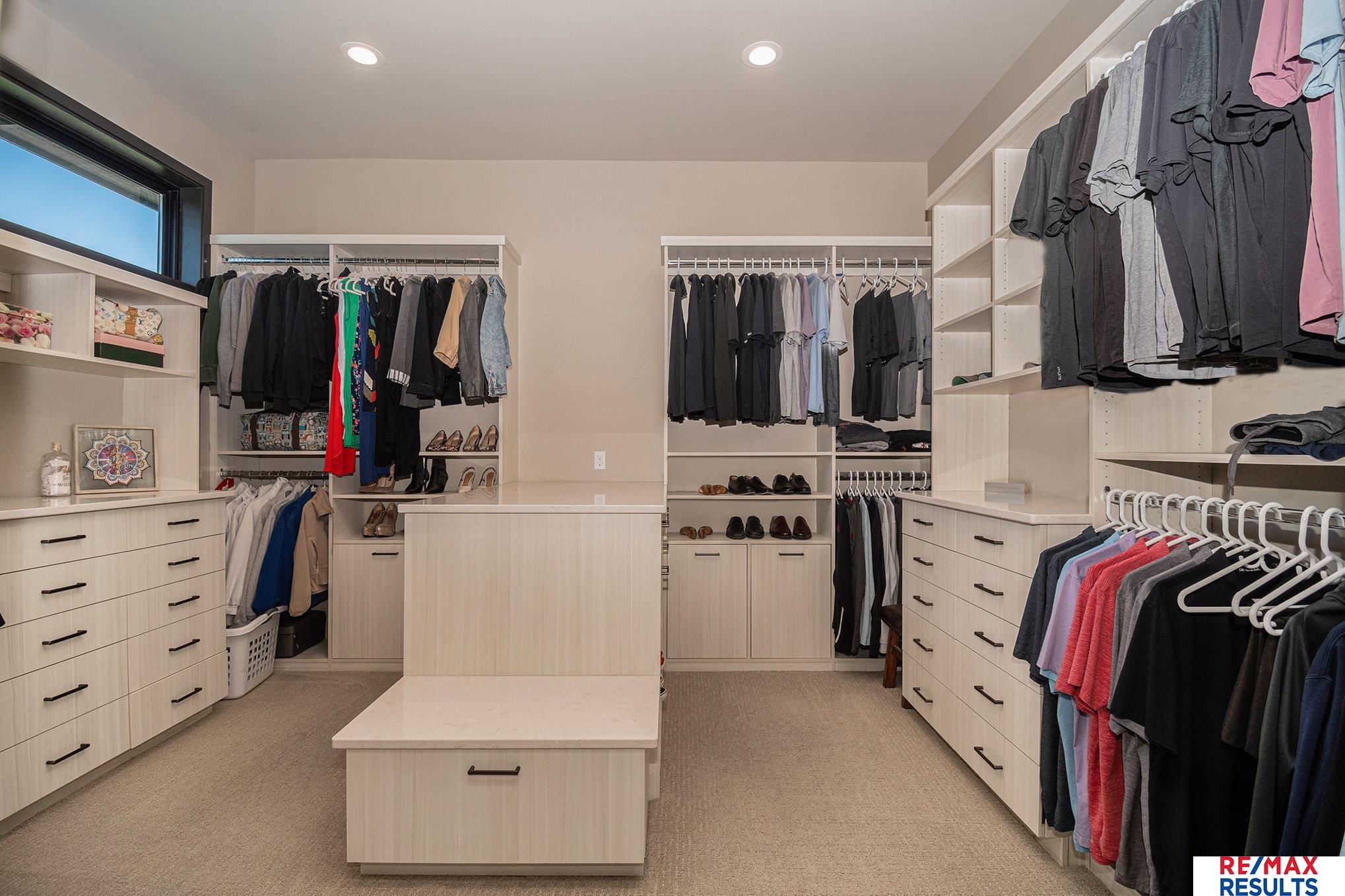 Elkhorn, Nebraska, 68022, United States, 5 Bedrooms Bedrooms, ,7 BathroomsBathrooms,Residential,Pending,1953673