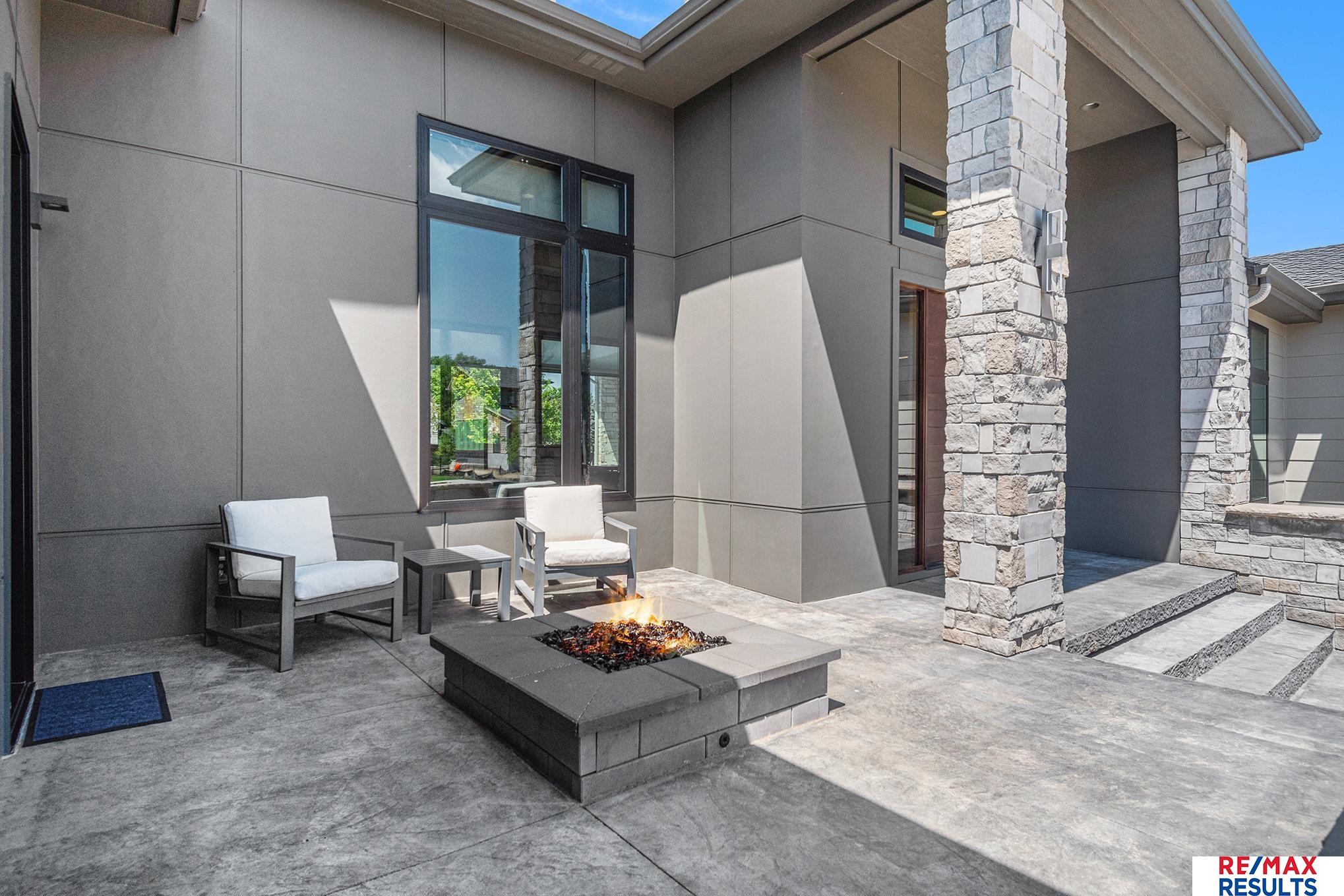 Elkhorn, Nebraska, 68022, United States, 5 Bedrooms Bedrooms, ,7 BathroomsBathrooms,Residential,Pending,1953673