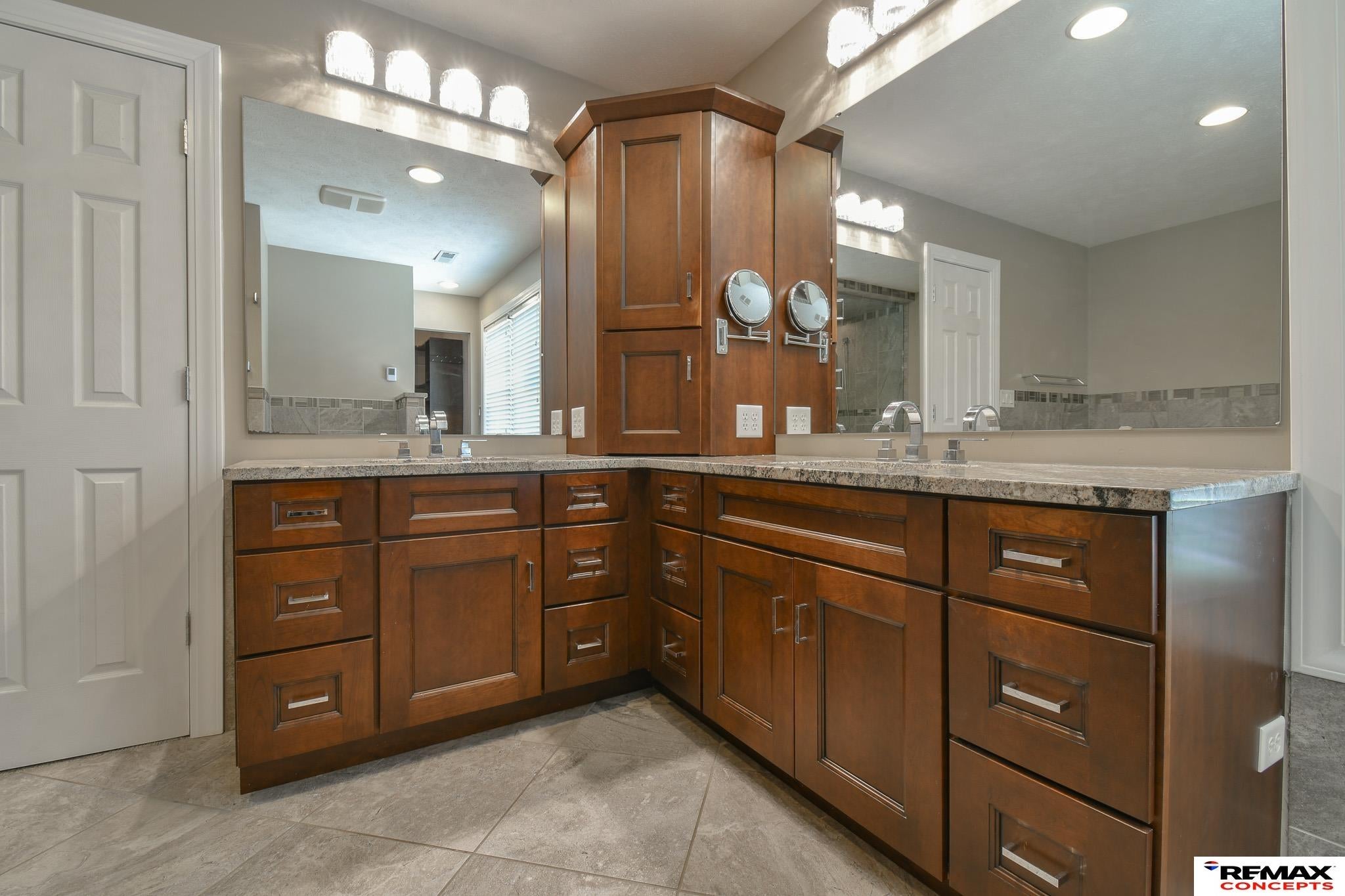 Lincoln, Nebraska, 68523, United States, 5 Bedrooms Bedrooms, ,5 BathroomsBathrooms,Residential,Active,1884993