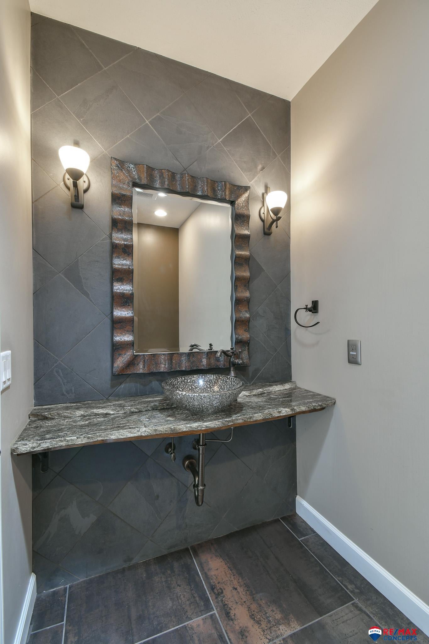 Lincoln, Nebraska, 68523, United States, 5 Bedrooms Bedrooms, ,5 BathroomsBathrooms,Residential,Active,1884993