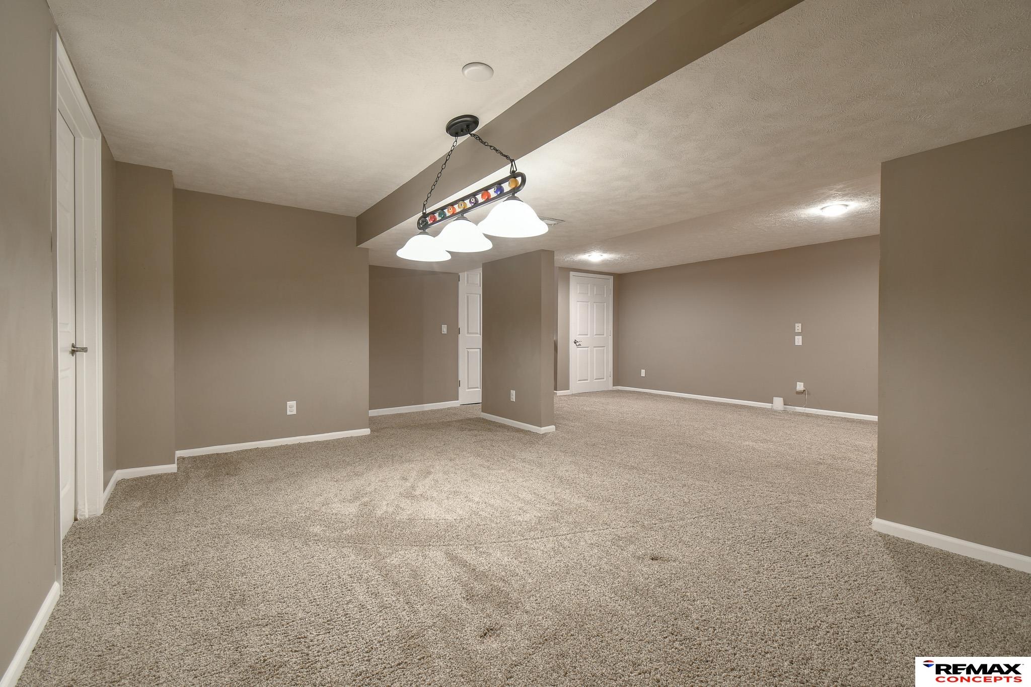 Lincoln, Nebraska, 68523, United States, 5 Bedrooms Bedrooms, ,5 BathroomsBathrooms,Residential,Active,1884993