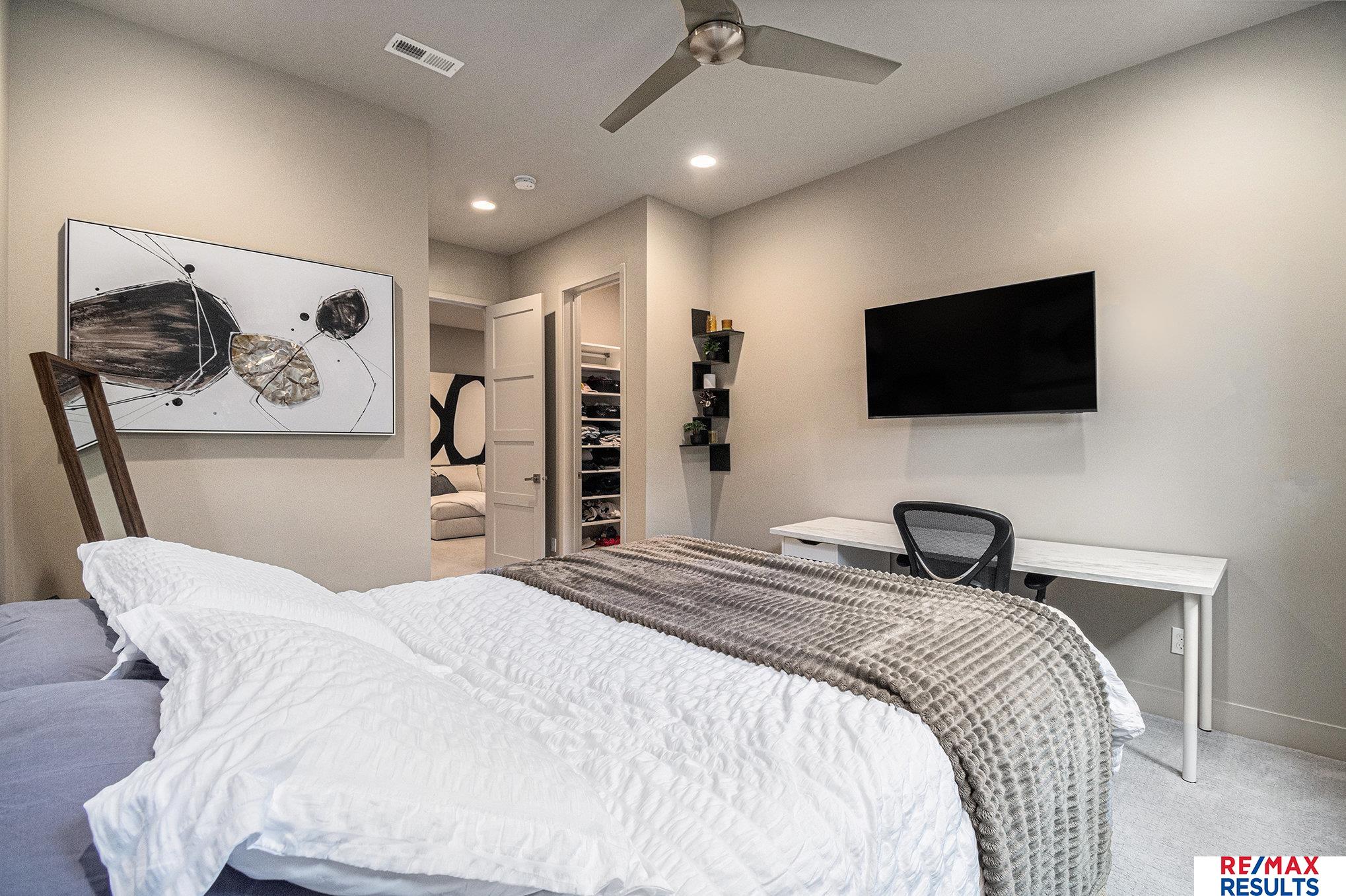 Elkhorn, Nebraska, 68022, United States, 5 Bedrooms Bedrooms, ,7 BathroomsBathrooms,Residential,Pending,1953673