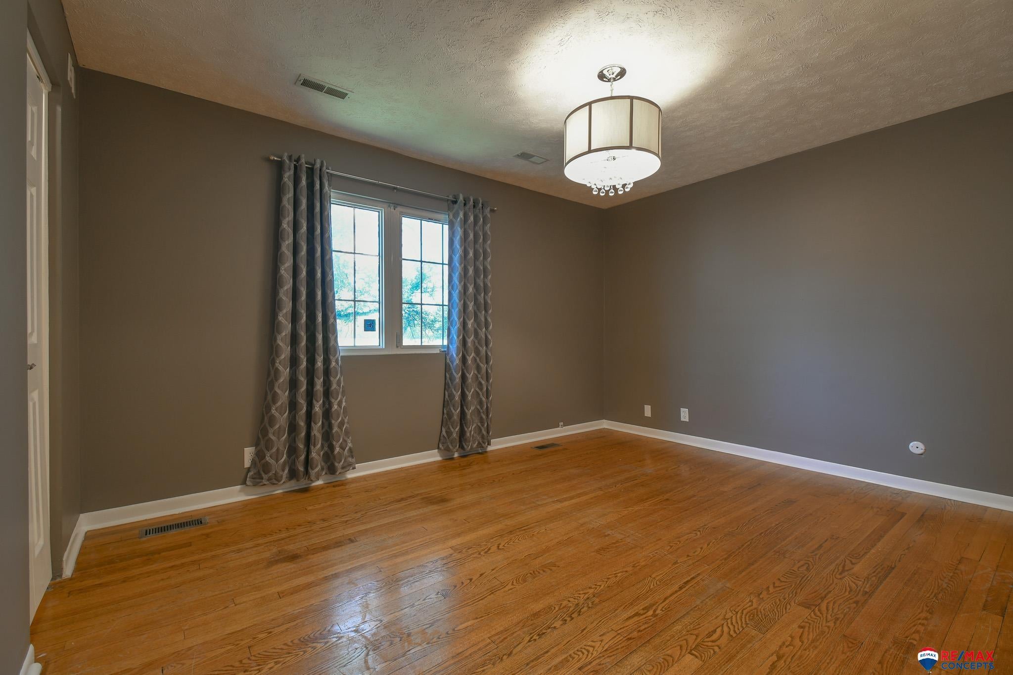 Lincoln, Nebraska, 68523, United States, 5 Bedrooms Bedrooms, ,5 BathroomsBathrooms,Residential,Active,1884993