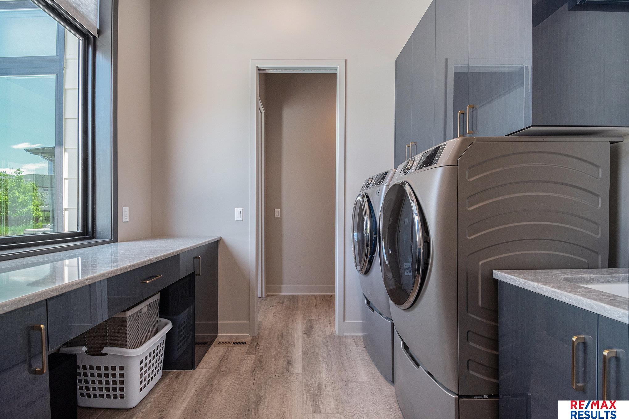 Elkhorn, Nebraska, 68022, United States, 5 Bedrooms Bedrooms, ,7 BathroomsBathrooms,Residential,Pending,1953673