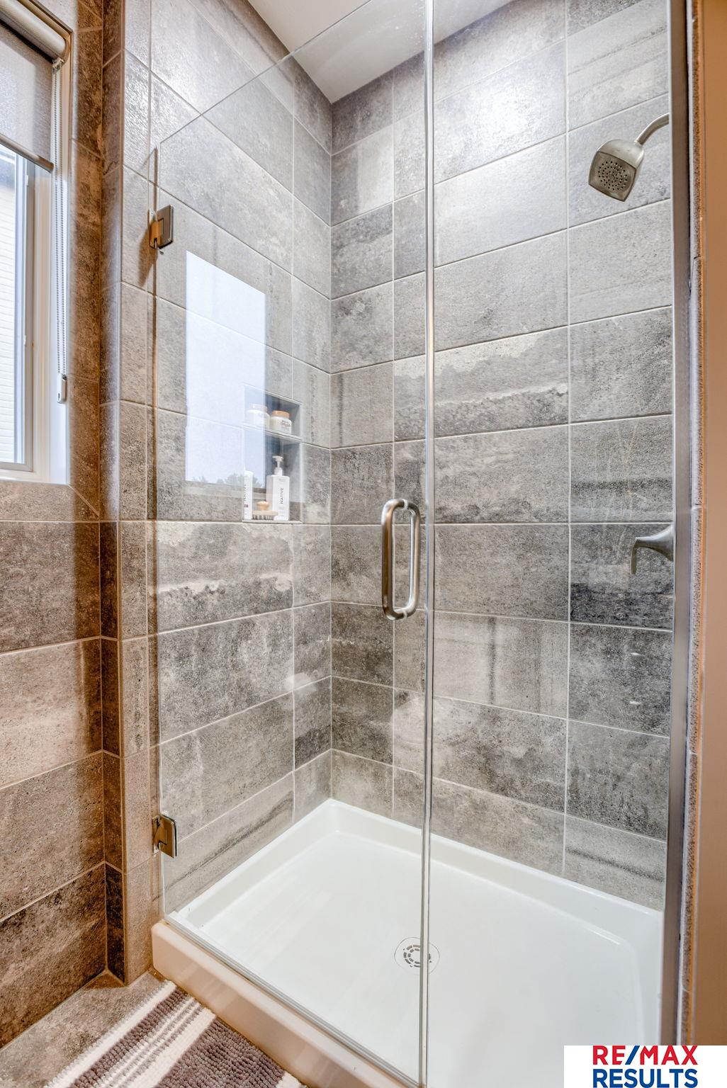 Omaha, Nebraska, 68022, United States, 5 Bedrooms Bedrooms, ,4 BathroomsBathrooms,Residential,Active,1905352