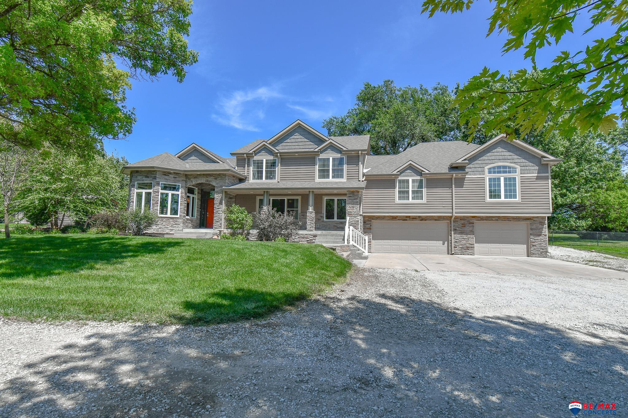 Lincoln, Nebraska, 68523, United States, 5 Bedrooms Bedrooms, ,5 BathroomsBathrooms,Residential,Active,1884993