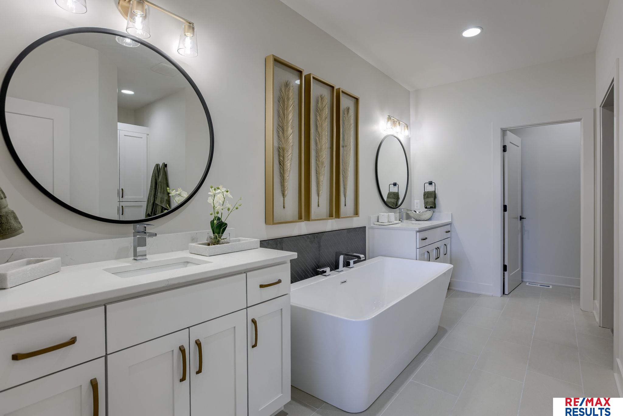 Omaha, Nebraska, 68022, United States, 5 Bedrooms Bedrooms, ,5 BathroomsBathrooms,Residential,Active,2008923