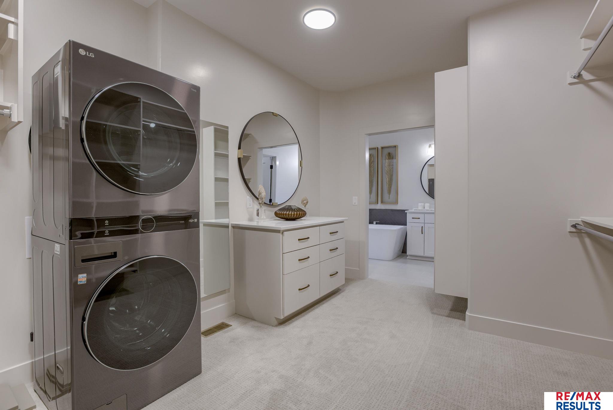 Omaha, Nebraska, 68022, United States, 5 Bedrooms Bedrooms, ,5 BathroomsBathrooms,Residential,Active,2008923