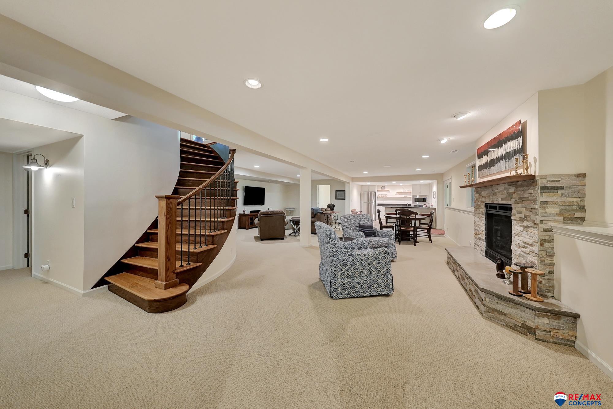 Lincoln, Nebraska, 68520, United States, 3 Bedrooms Bedrooms, ,5 BathroomsBathrooms,Residential,Active,1820460
