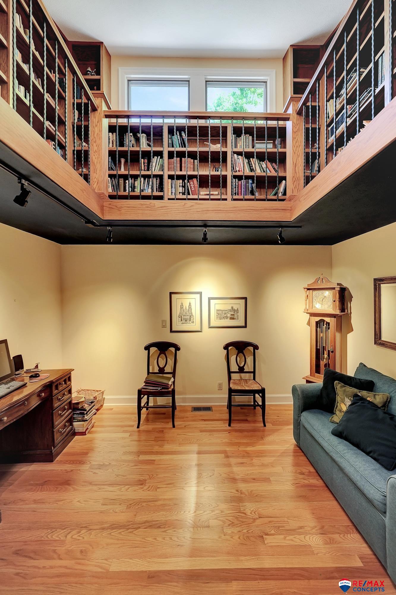 Lincoln, Nebraska, 68520, United States, 3 Bedrooms Bedrooms, ,5 BathroomsBathrooms,Residential,Active,1820460