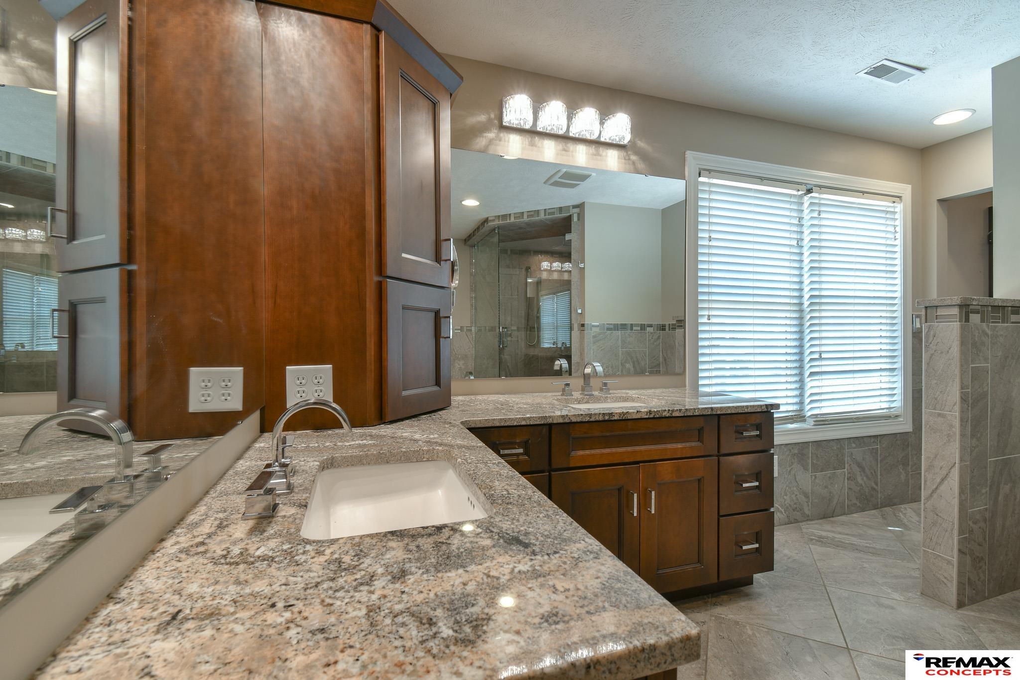 Lincoln, Nebraska, 68523, United States, 5 Bedrooms Bedrooms, ,5 BathroomsBathrooms,Residential,Active,1884993