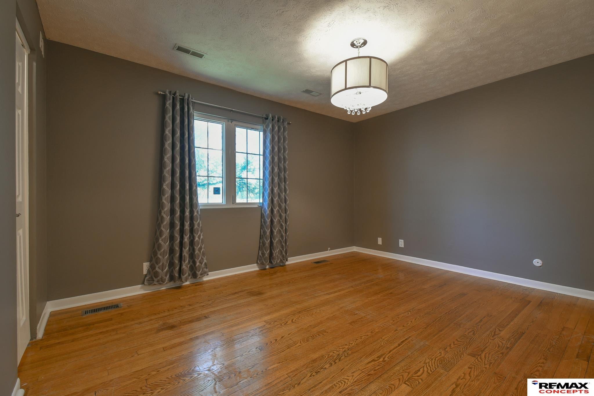 Lincoln, Nebraska, 68523, United States, 5 Bedrooms Bedrooms, ,5 BathroomsBathrooms,Residential,Active,1884993