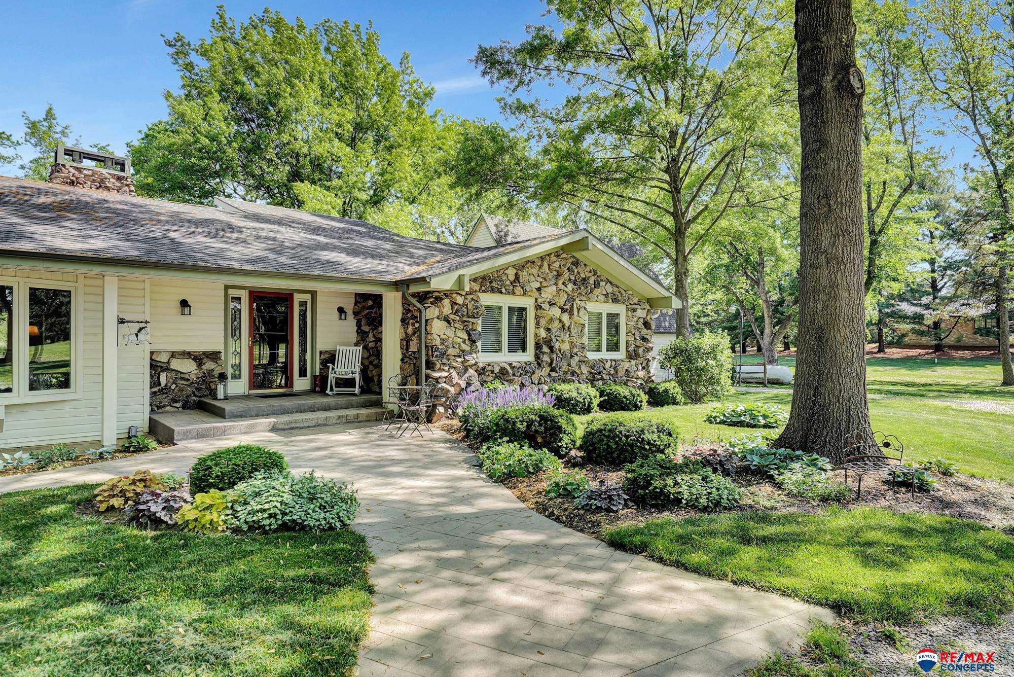 Lincoln, Nebraska, 68520, United States, 3 Bedrooms Bedrooms, ,5 BathroomsBathrooms,Residential,Active,1820460