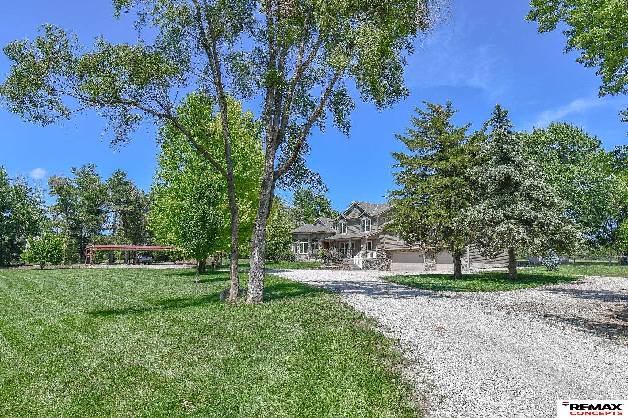 Lincoln, Nebraska, 68523, United States, 5 Bedrooms Bedrooms, ,5 BathroomsBathrooms,Residential,Active,1884993